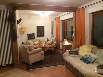 Ein Sitzbereich in der Unterkunft Ferienhaus-stadtkyll Beim Förster