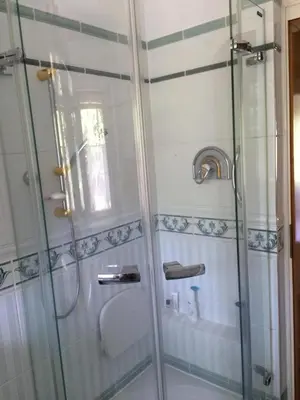 Ein Badezimmer in der Unterkunft Ferienhaus-stadtkyll-eifel Beim Förster mit zwei Schlafzimmern