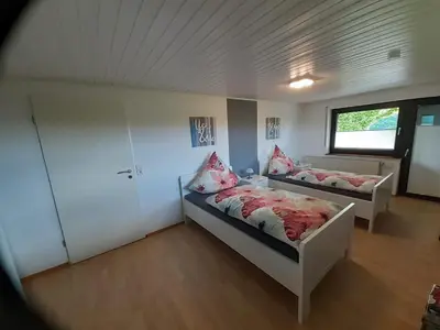 Ein Bett oder Betten in einem Zimmer der Unterkunft Ferienwohnung Vergissmeinnicht