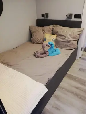 Ein Bett oder Betten in einem Zimmer der Unterkunft Hausboot auf der Mosel