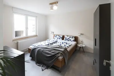 Ein Bett oder Betten in einem Zimmer der Unterkunft Claes Weinquartier - Appartements & Wine by Niko Schmitt