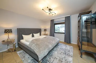 Ein Bett oder Betten in einem Zimmer der Unterkunft Ferienhaus Wehlener Rosengarten