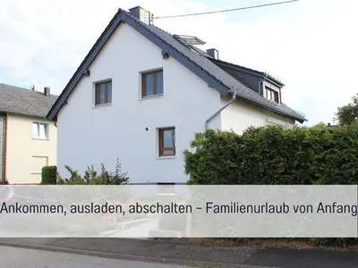 Das Gebäude in dem sich das Ferienhaus befindet