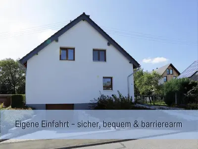 Das Gebäude in dem sich das Ferienhaus befindet