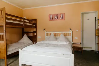 Ein Bett oder Betten in einem Zimmer der Unterkunft Landhotel Airport-Inn