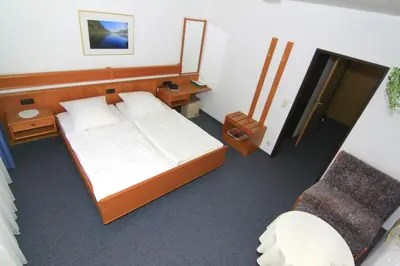 Ein Bett oder Betten in einem Zimmer der Unterkunft Hotel Klasen