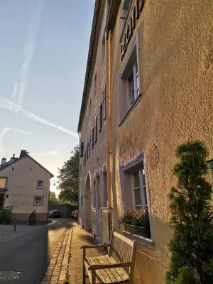 Das Gebäude in dem sich die Pension befindet