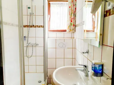 Ein Badezimmer in der Unterkunft Apartment Ferienpark Himmelberg-3 by Interhome