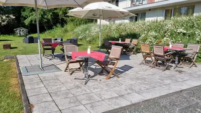 Ein Garten an der Unterkunft Seehotel