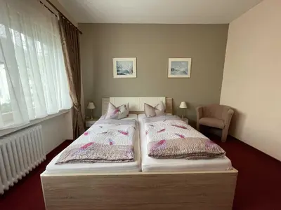 Ein Bett oder Betten in einem Zimmer der Unterkunft Hotel Zur Mosel