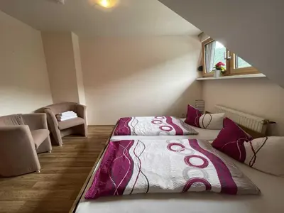 Ein Bett oder Betten in einem Zimmer der Unterkunft Hotel Zur Mosel