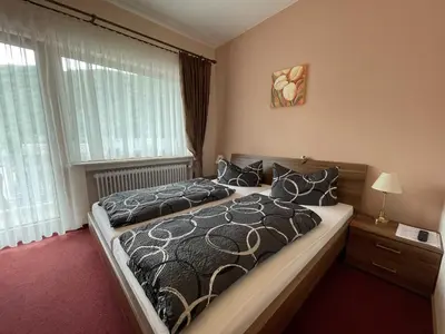 Ein Bett oder Betten in einem Zimmer der Unterkunft Hotel Zur Mosel