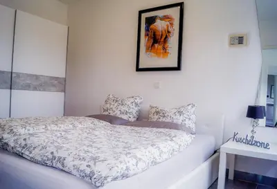 Ein Bett oder Betten in einem Zimmer der Unterkunft Schöne Wohnung Kleiner Onkel auf idyllischem Reiterhof nahe Burg Eltz