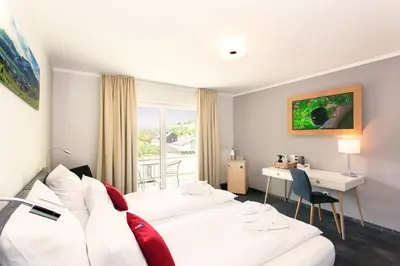 Ein Bett oder Betten in einem Zimmer der Unterkunft Moselhotel Weinhaus Simon `Sauna`Restaurant`ELadesäule