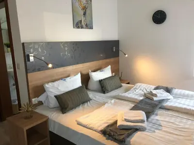 Ein Bett oder Betten in einem Zimmer der Unterkunft Hotel Berghof by 42