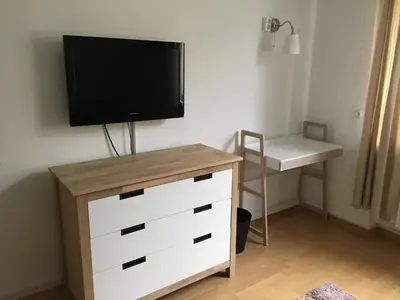 TV/Unterhaltungsangebot in der Unterkunft Ferienwohnung MacFeWo im Zentrum von Mayen - Sleep frisch renoviert