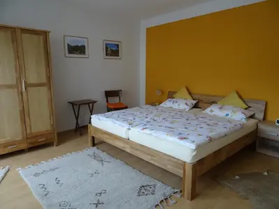 Ein Bett oder Betten in einem Zimmer der Unterkunft Ferienwohnung Rosemarie