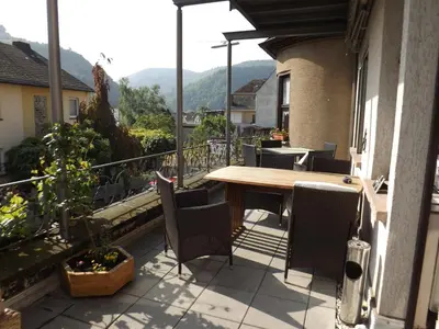 Ein allgemeiner Bergblick oder ein Berglick von der Pension aus