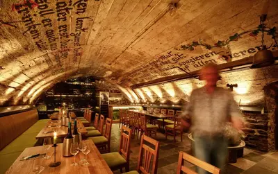 Ein Restaurant oder anderes Speiselokal in der Unterkunft Gästehaus Lenartz-Beth
