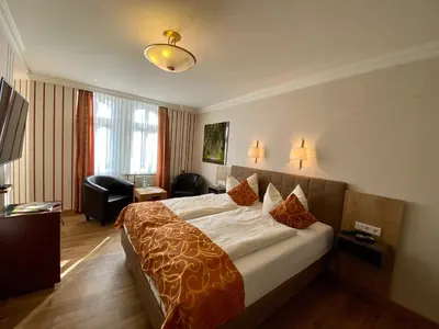 Ein Bett oder Betten in einem Zimmer der Unterkunft Haus Hohenzollern & Haus 'Ambiente