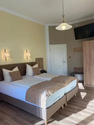 Ein Bett oder Betten in einem Zimmer der Unterkunft Haus Hohenzollern & Haus 'Ambiente