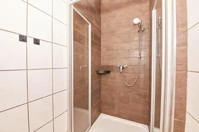 Ein Badezimmer in der Unterkunft Hotel zum dicken Baum