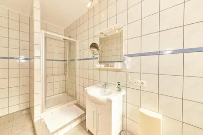 Ein Badezimmer in der Unterkunft Hotel zum dicken Baum