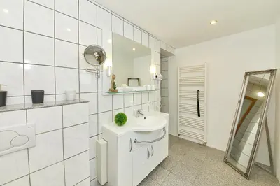 Ein Badezimmer in der Unterkunft Hotel zum dicken Baum