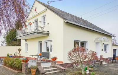 Das Gebäude in dem sich das Ferienhaus befindet