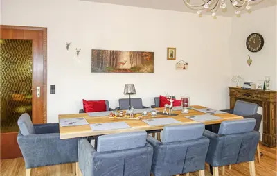 Ein Sitzbereich in der Unterkunft Awesome Home In Müllenbach With Kitchen