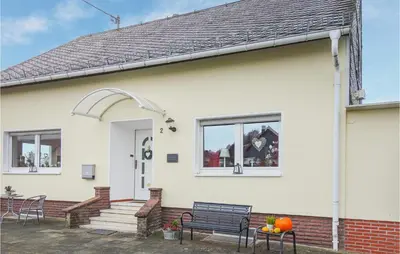 Das Gebäude in dem sich das Ferienhaus befindet
