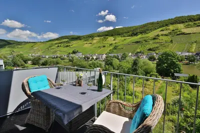 Ein allgemeiner Bergblick oder ein Berglick von der Ferienwohnung aus