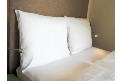 Ein Bett oder Betten in einem Zimmer der Unterkunft Bendorf Hotel by Belvilla