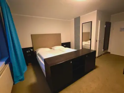 Ein Bett oder Betten in einem Zimmer der Unterkunft Koblenz Valley Hotel by Belvilla