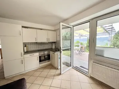 Küche/Küchenzeile in der Unterkunft Malerisches Ferienhaus in Reil