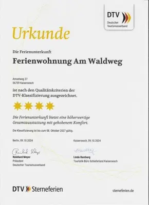 Ein Zertifikat, Auszeichnung, Logo oder anderes Dokument, das in der Unterkunft Ferienwohnung Am Waldweg ausgestellt ist