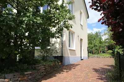 Das Gebäude in dem sich die Ferienwohnung befindet