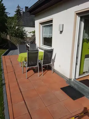 Das Gebäude in dem sich das Ferienhaus befindet