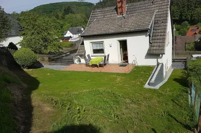 Das Gebäude in dem sich das Ferienhaus befindet