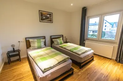 Ein Bett oder Betten in einem Zimmer der Unterkunft Südschleife Appartements - WLAN - Direkt am Ring