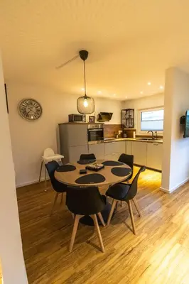Küche/Küchenzeile in der Unterkunft Südschleife Appartements - WLAN - Direkt am Ring