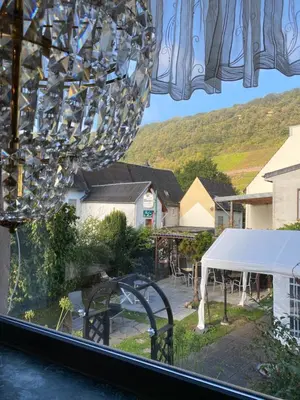 Ein allgemeiner Bergblick oder ein Berglick von der Pension aus
