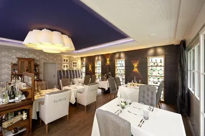 Ein Restaurant oder anderes Speiselokal in der Unterkunft Kucher's Landhotel