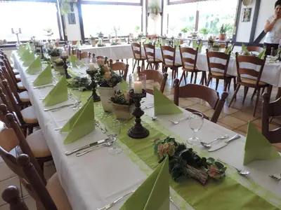 Ein Restaurant oder anderes Speiselokal in der Unterkunft Gasthaus Weber