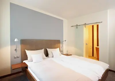Ein Bett oder Betten in einem Zimmer der Unterkunft Hotel Am Helmwartsturm