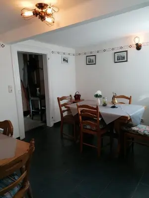 Ein Sitzbereich in der Unterkunft Enscher Stübchen Wohnung Katharina