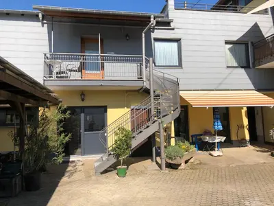 Das Gebäude in dem sich die Ferienwohnung befindet
