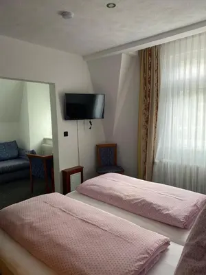 Ein Bett oder Betten in einem Zimmer der Unterkunft Cafe Moselterrasse