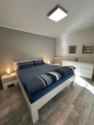 Ein Bett oder Betten in einem Zimmer der Unterkunft Ferienhaus Leopold mit Burgblick an der Mosel