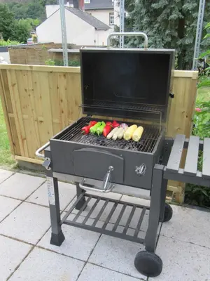 Ein für Gäste verfügbarer Grill in der Ferienwohnung